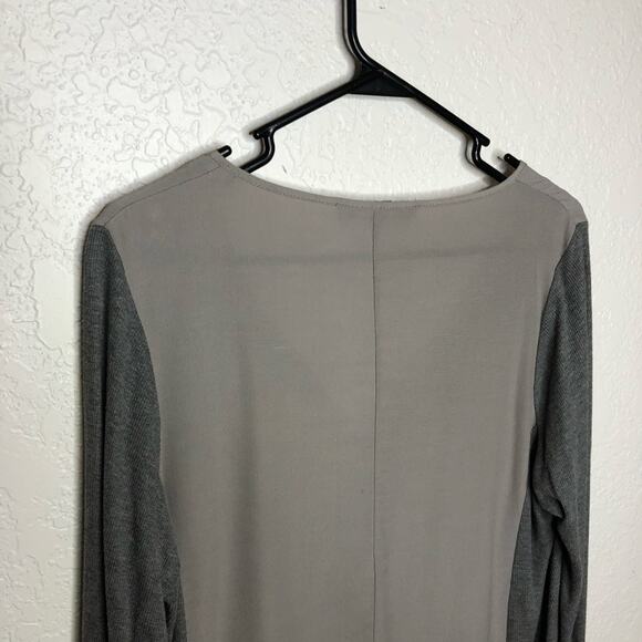 Lola & Sophie gray split hem knit sleeve v neck top size Medium - Picture 11 of 15